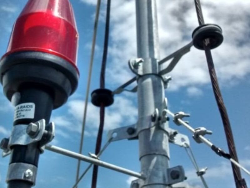 Instalação de para-raios no bairro Alto de Pinheiros SP